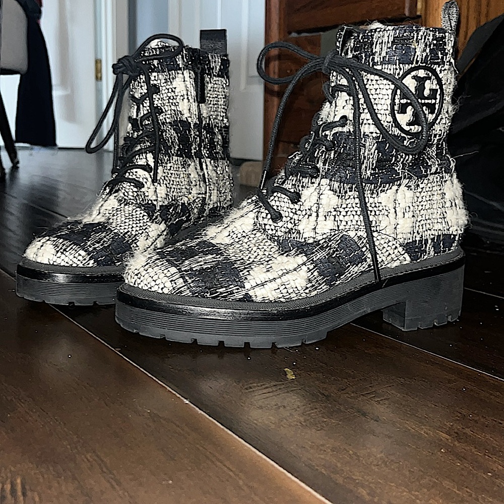 TORY BURCH BOOTS size 6